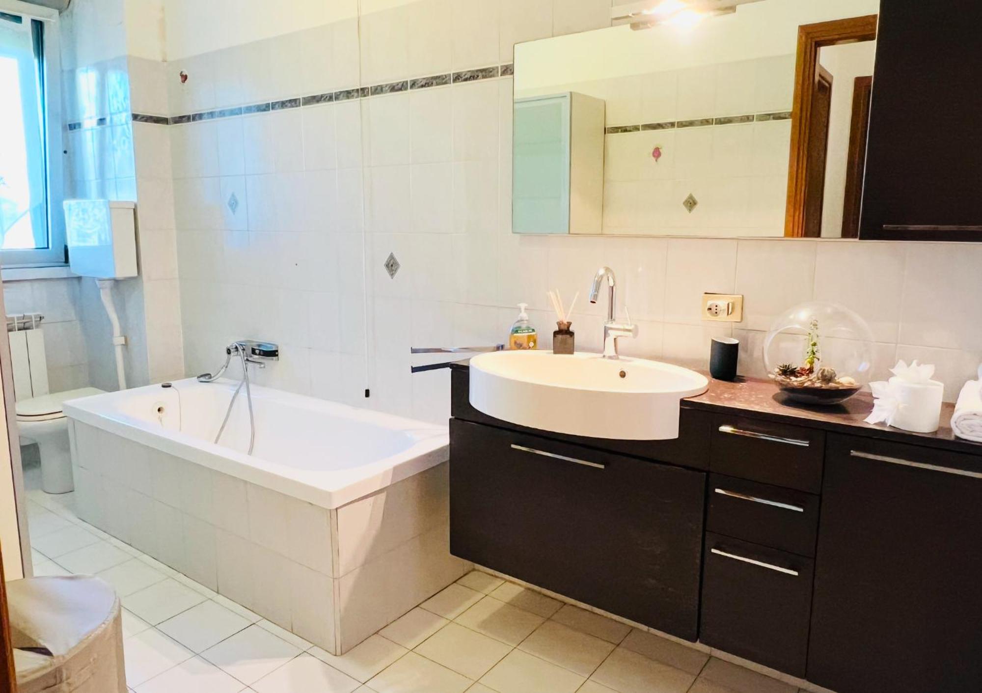 Big In Navigli District With 2 Balcony And Parking Apartment *